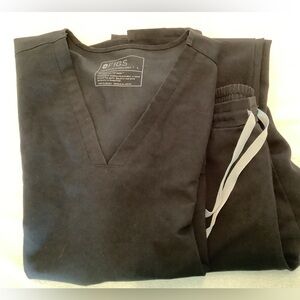 MINT FIGS BLACK TECHNICAL COLLECTION SCRUB SET-LARGE